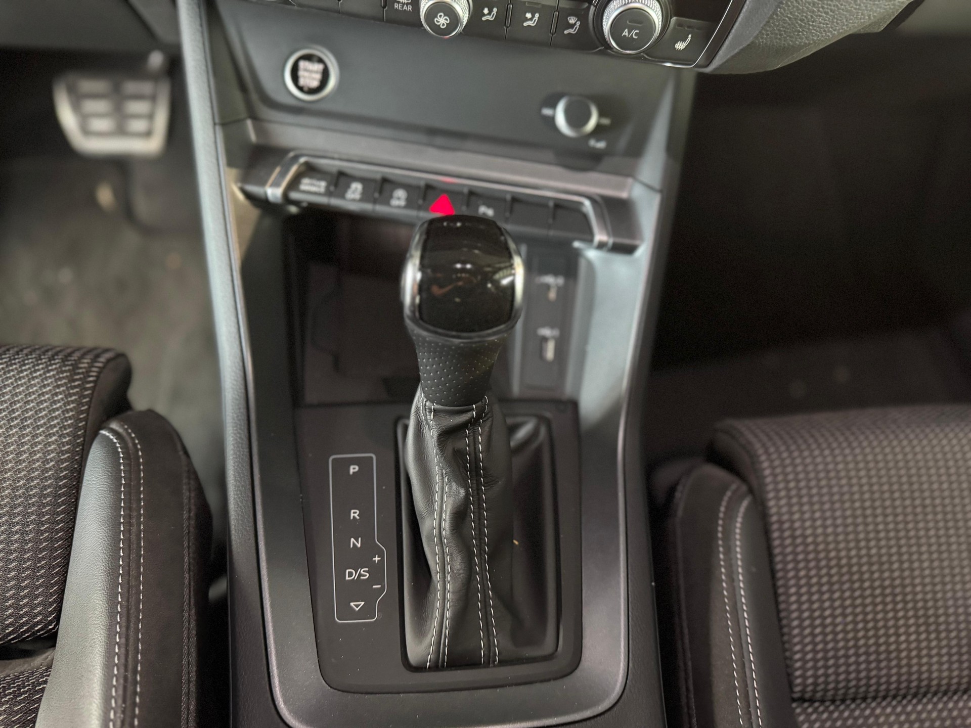 AUDI Q3 Sportback 35 TFSI S line Attraction S-tronic-image-10