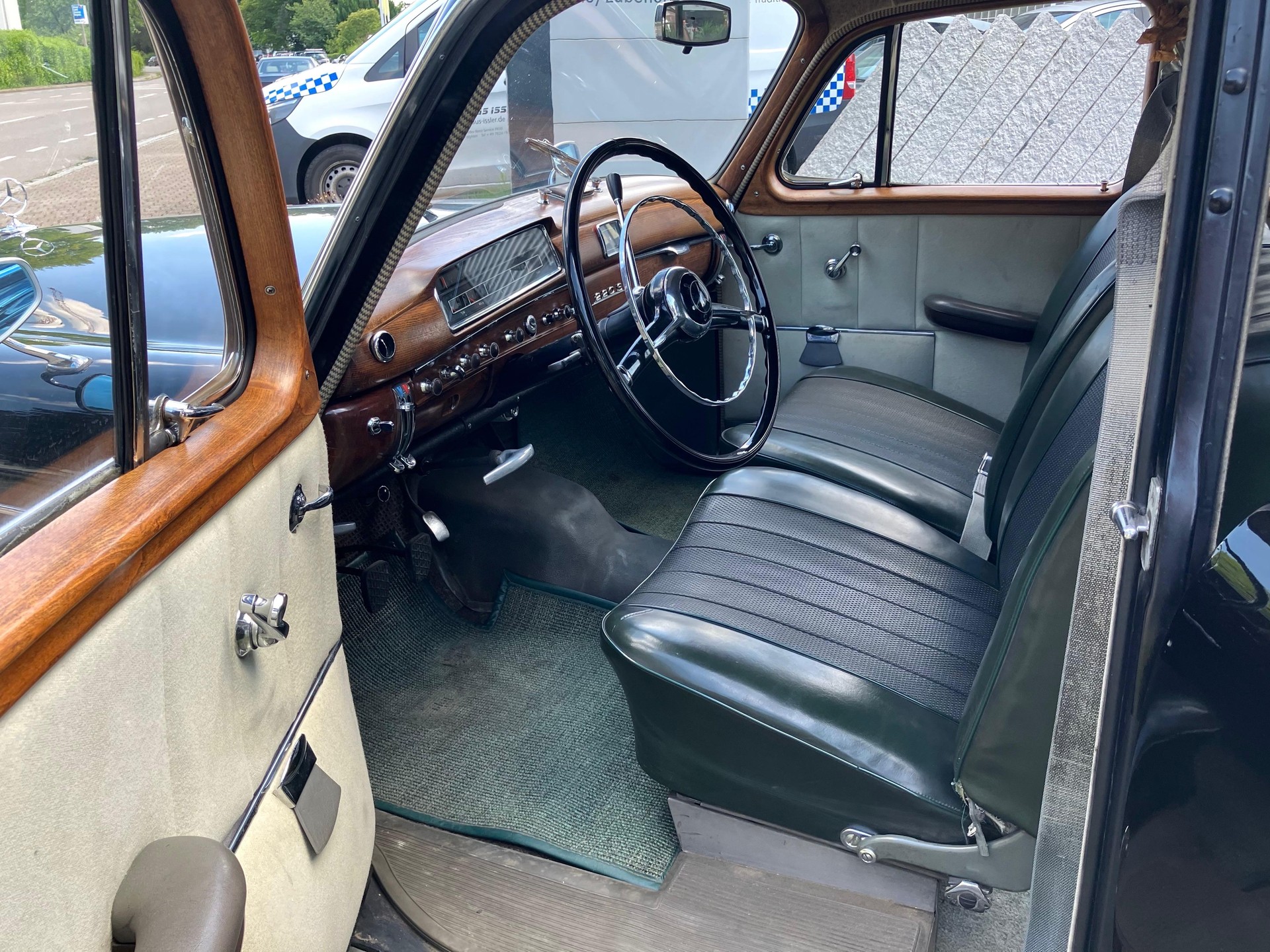 MERCEDES-BENZ 220 S Ponton-image-16