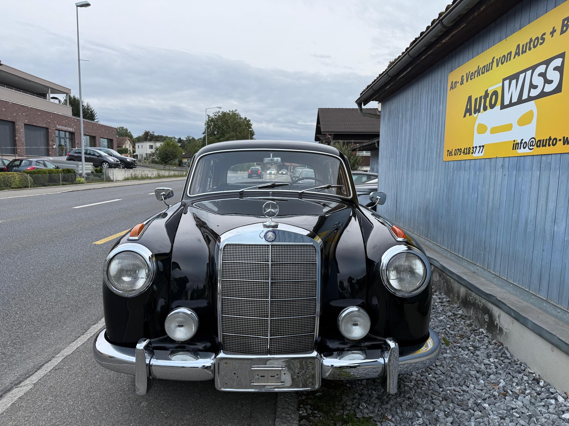 MERCEDES-BENZ 220 S Ponton-showroom-element-1