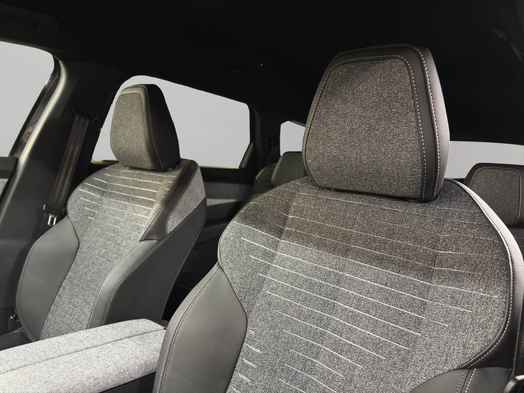 PEUGEOT 5008 1.2 Hybrid Allure Premium-image-8