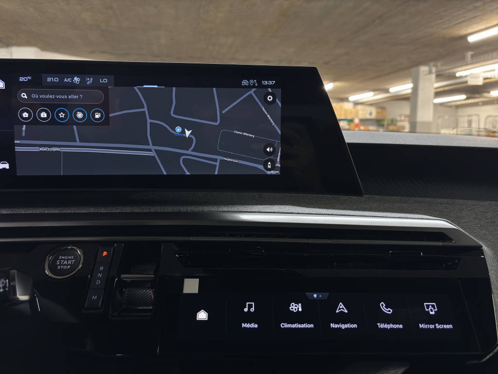 PEUGEOT 5008 1.2 Hybrid Allure Premium-image-9