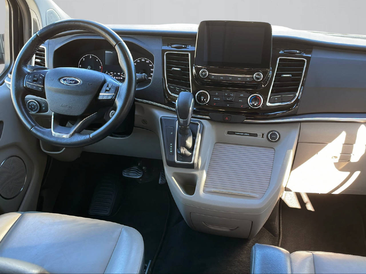 FORD Tourneo Custom 320 L1 2.0 TDCi 185 Titanium X-image-8