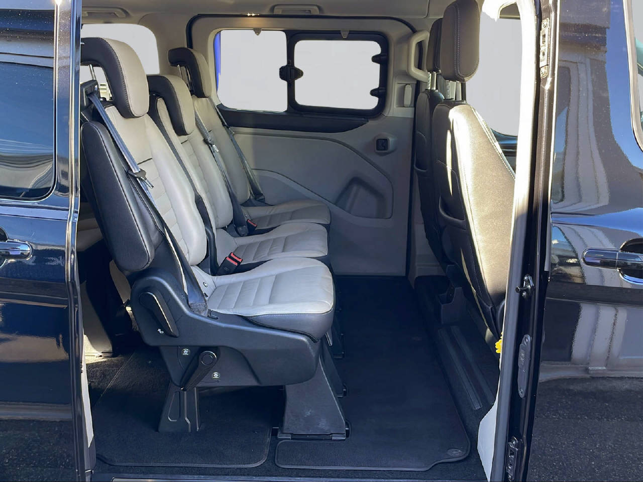 FORD Tourneo Custom 320 L1 2.0 TDCi 185 Titanium X-image-10