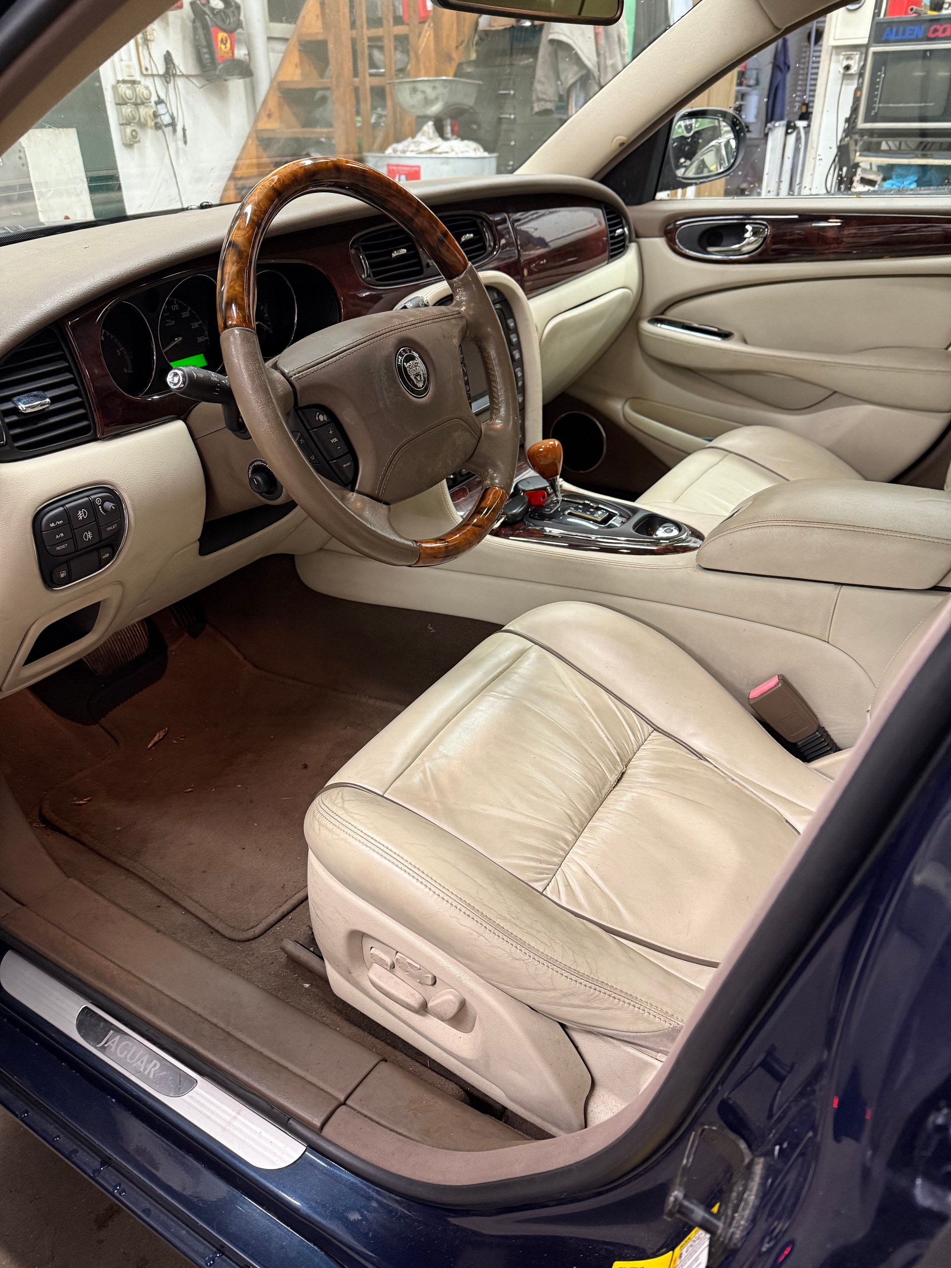 JAGUAR XJ6 2.7d V6 Somerset-image-2