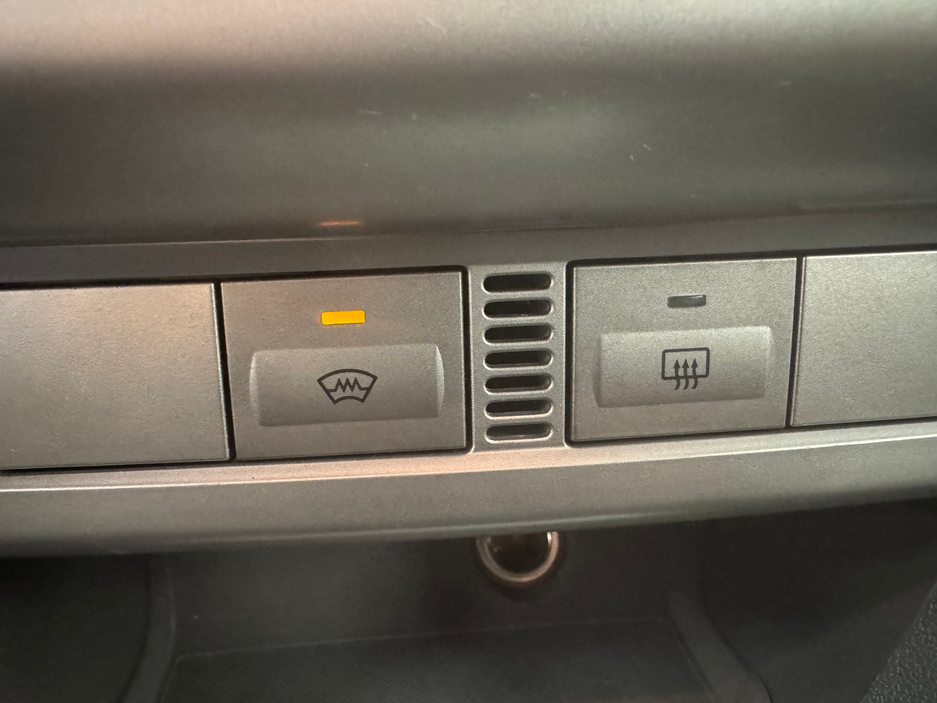 FORD Focus 2.0i Carving ab MFK & ab Service 8-fach bereift 12 Monate Garantie-image-14