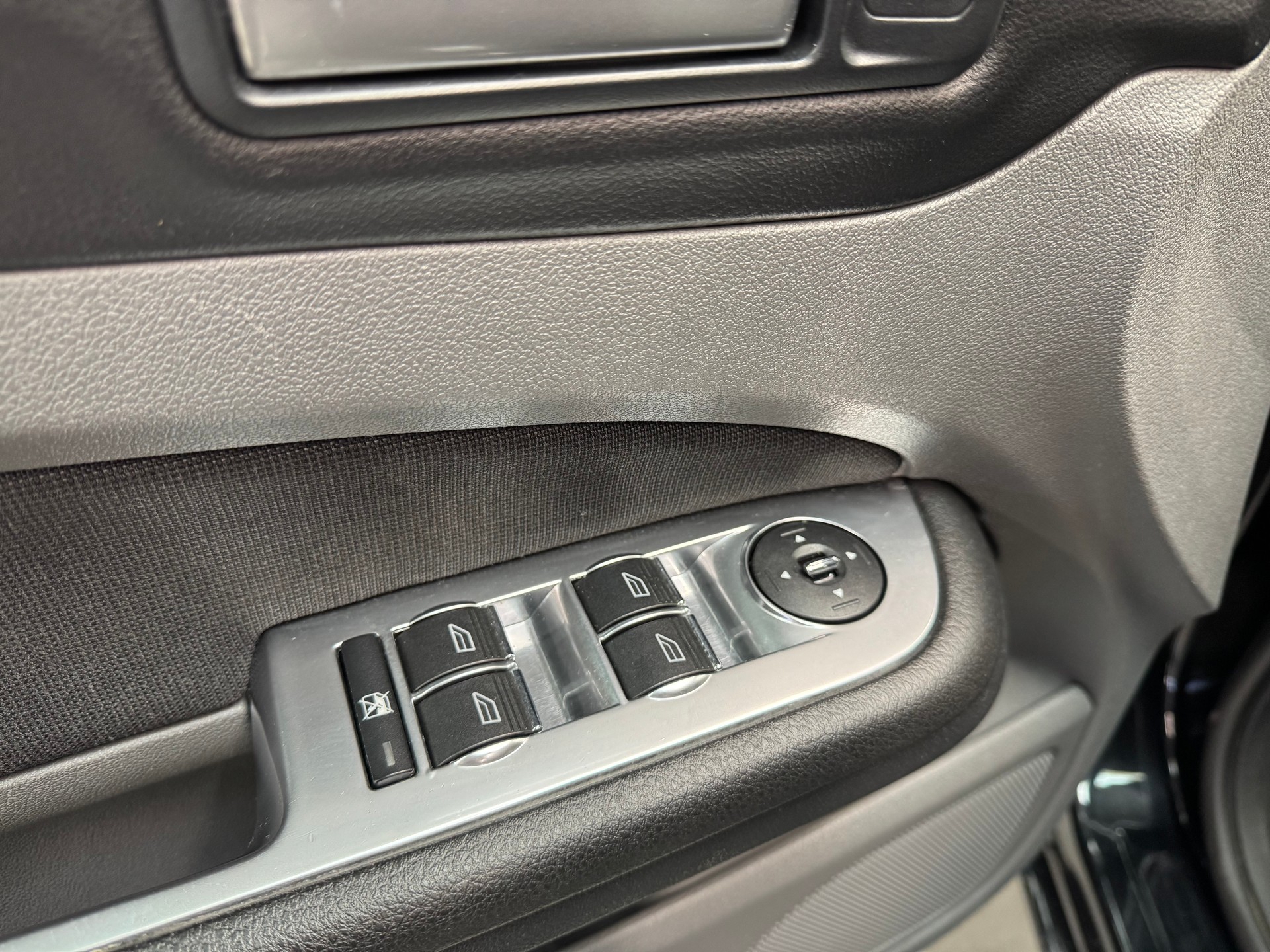 FORD Focus 2.0i Carving ab MFK & ab Service 8-fach bereift 12 Monate Garantie-image-10