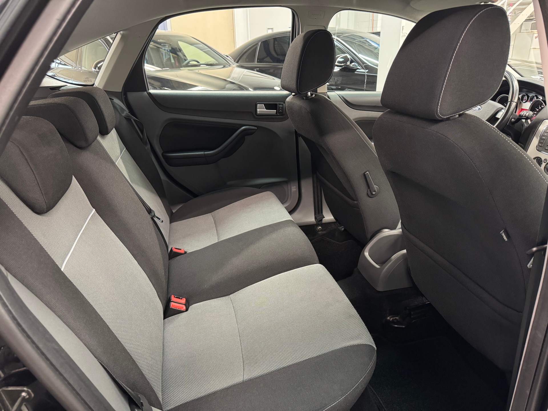 FORD Focus 2.0i Carving ab MFK & ab Service 8-fach bereift 12 Monate Garantie-image-8