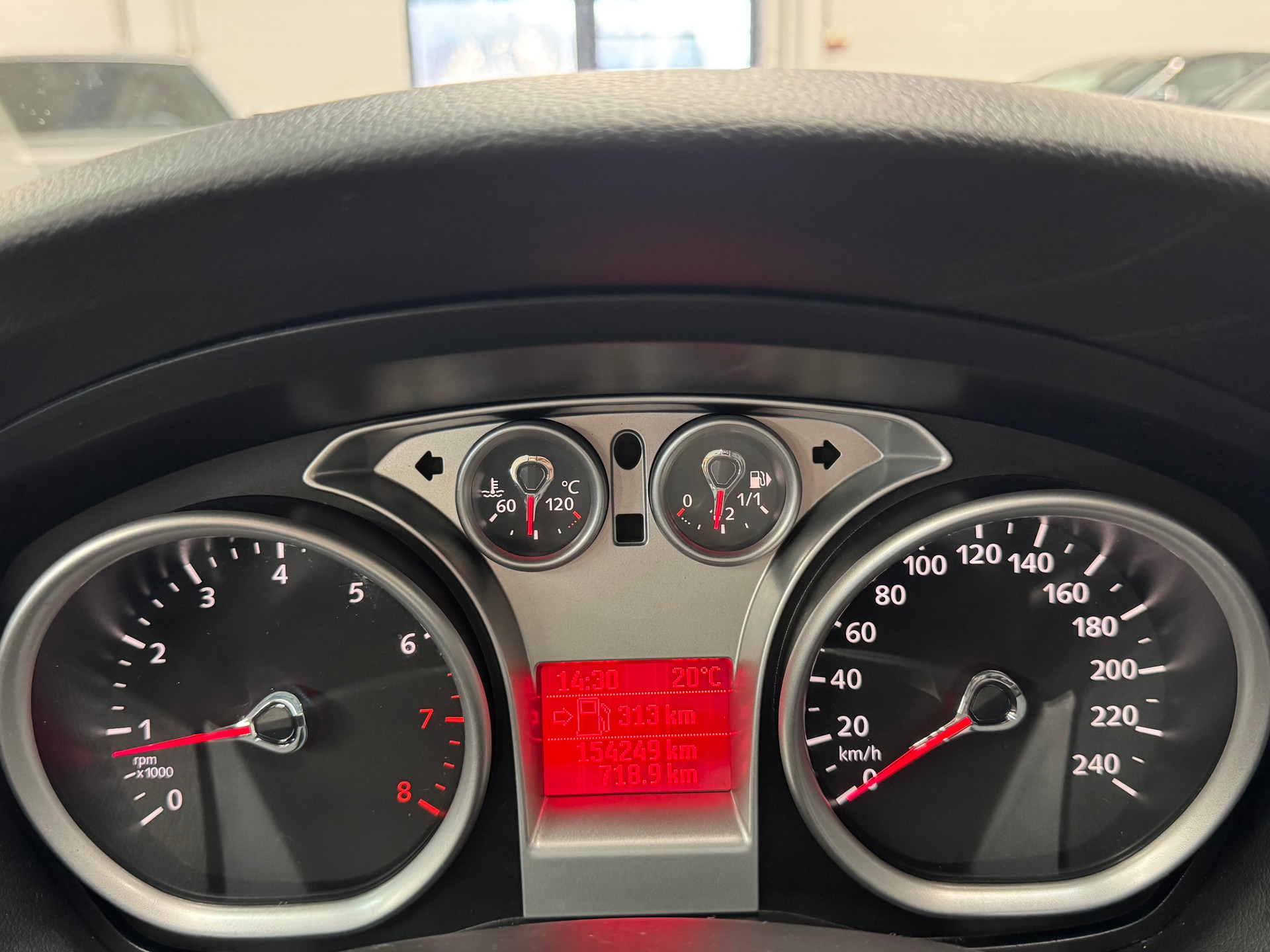FORD Focus 2.0i Carving ab MFK & ab Service 8-fach bereift 12 Monate Garantie-image-17