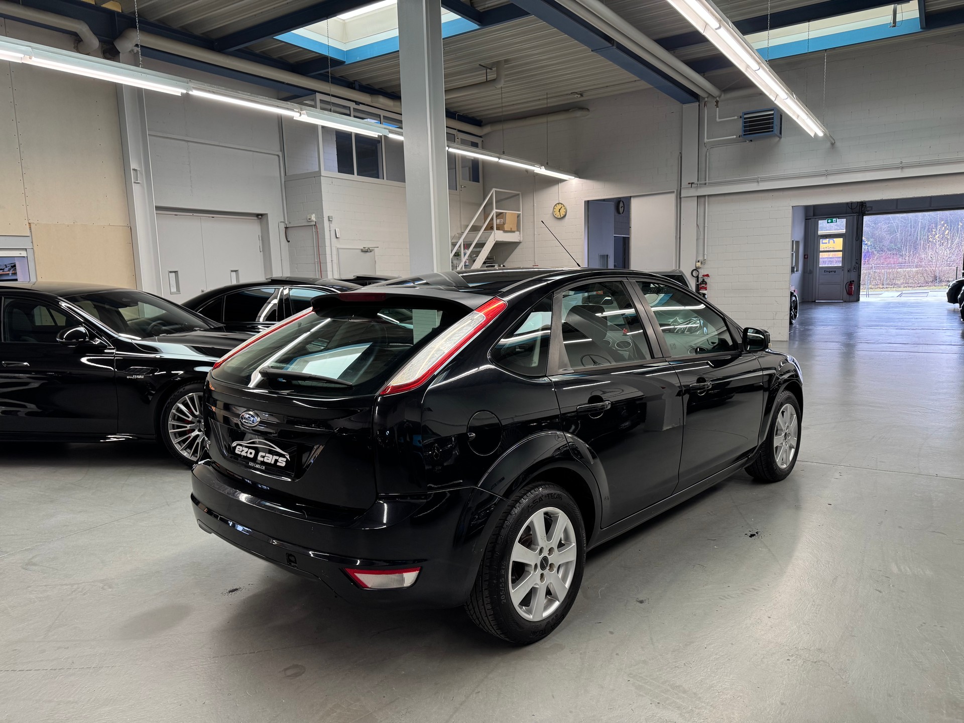 FORD Focus 2.0i Carving ab MFK & ab Service 8-fach bereift 12 Monate Garantie-showroom-element-3