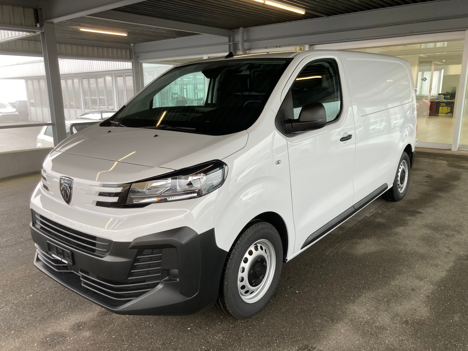 PEUGEOT Expert 1.5 BlueHDi 120 Standard (L1)-image-0