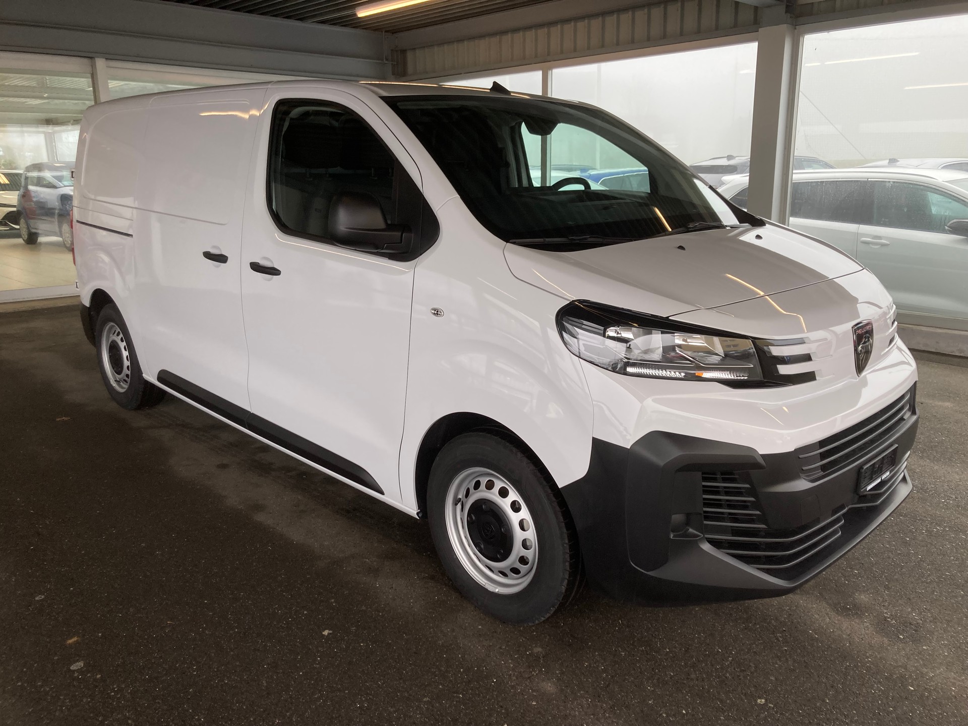 PEUGEOT Expert 1.5 BlueHDi 120 Standard (L1)-image-2
