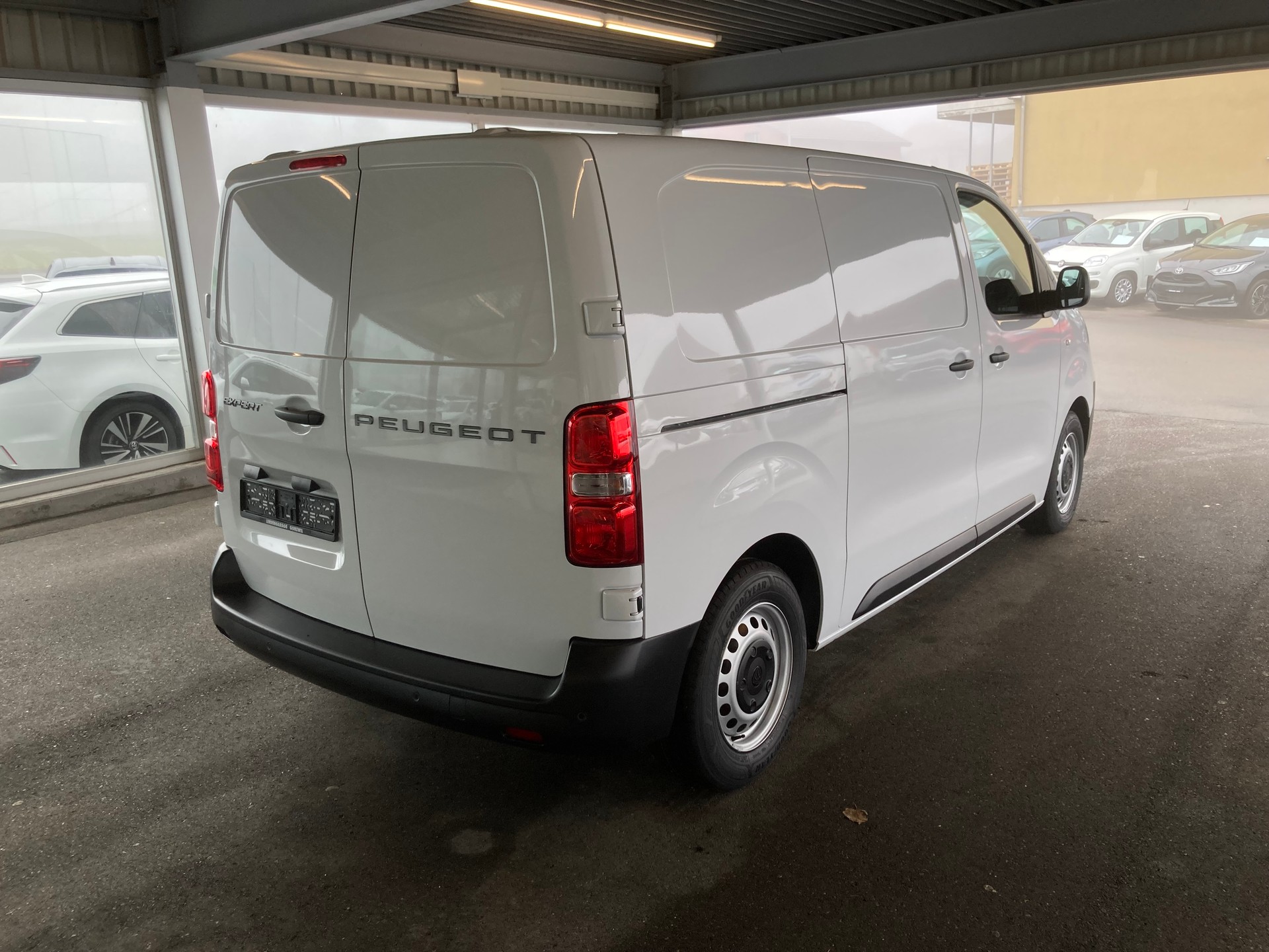 PEUGEOT Expert 1.5 BlueHDi 120 Standard (L1)-image-4