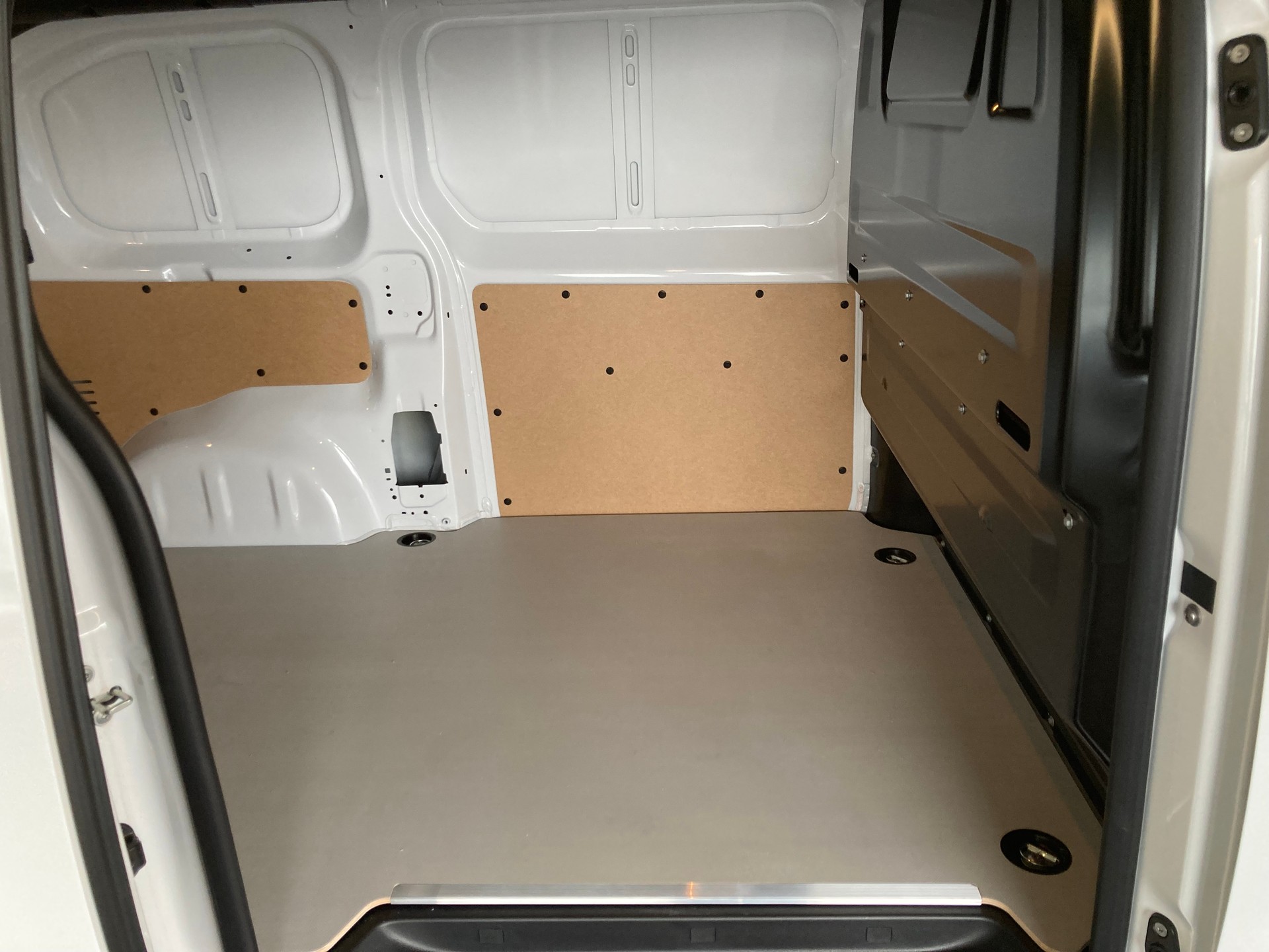 PEUGEOT Expert 1.5 BlueHDi 120 Standard (L1)-image-12
