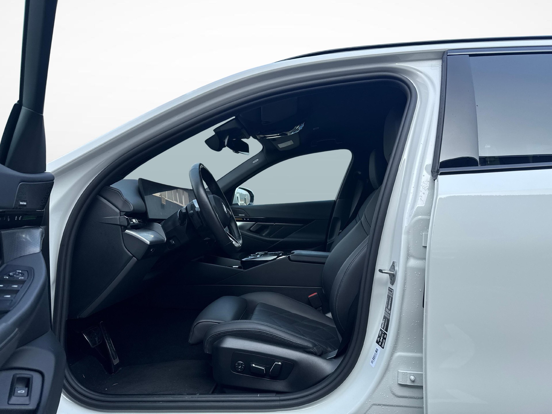 BMW 520d xDrive Touring-image-11