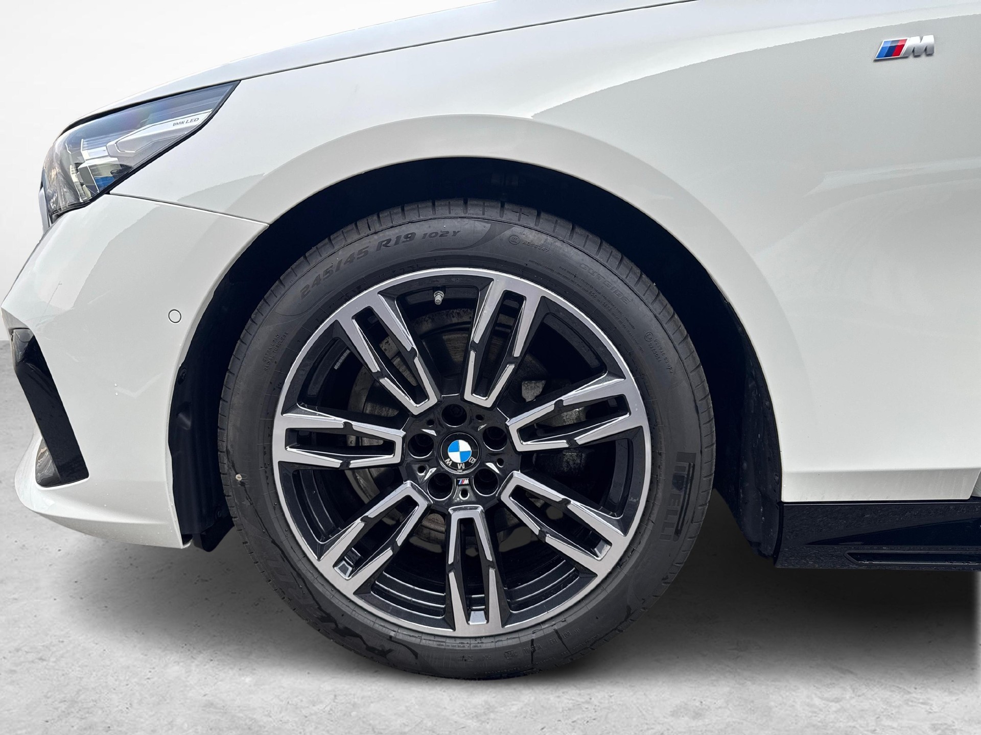 BMW 520d xDrive Touring-image-10