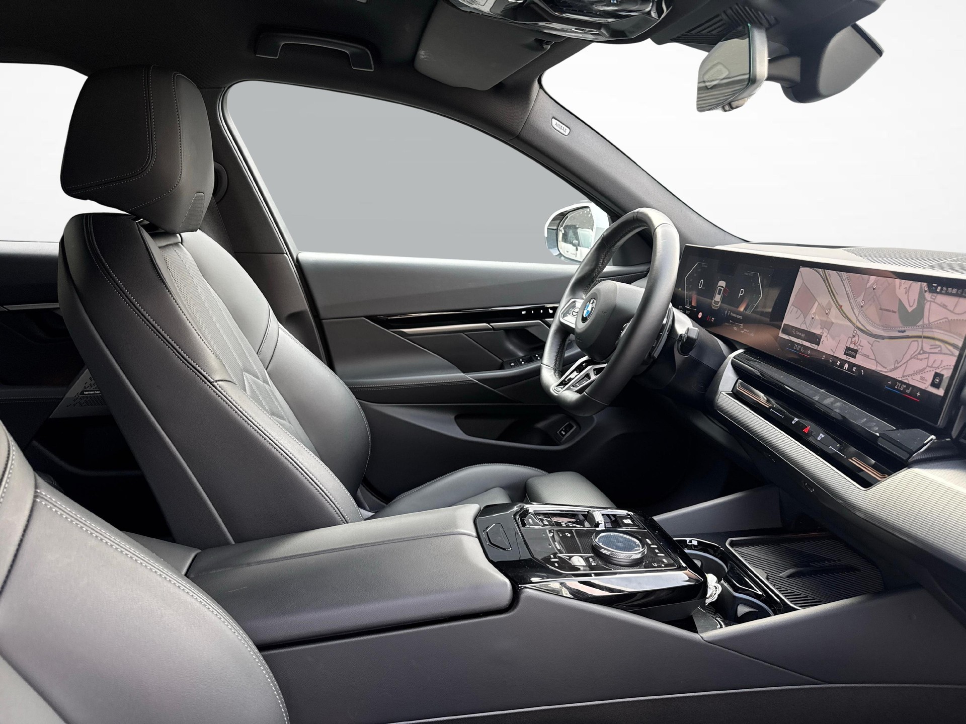 BMW 520d xDrive Touring-image-18