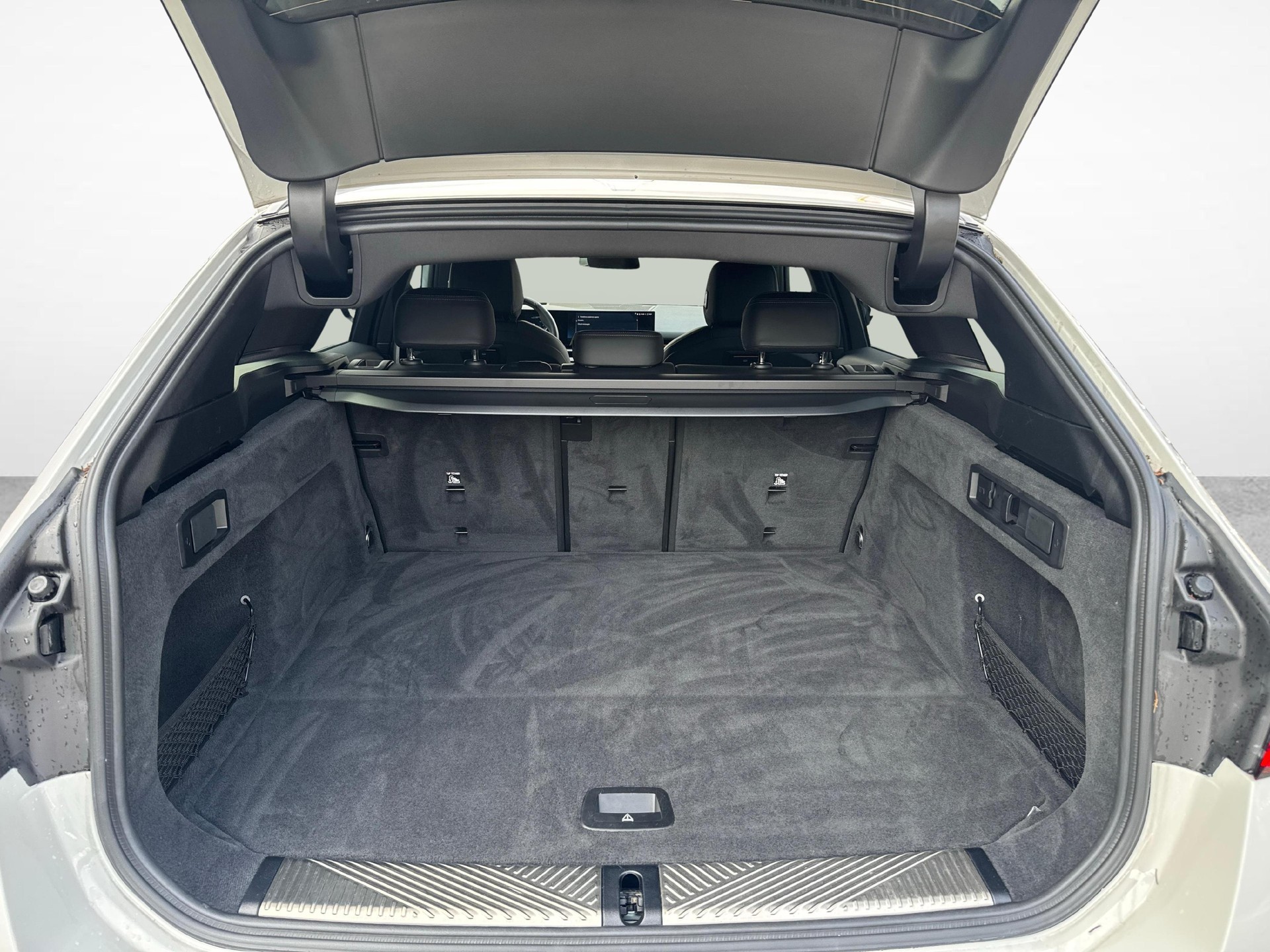 BMW 520d xDrive Touring-image-21