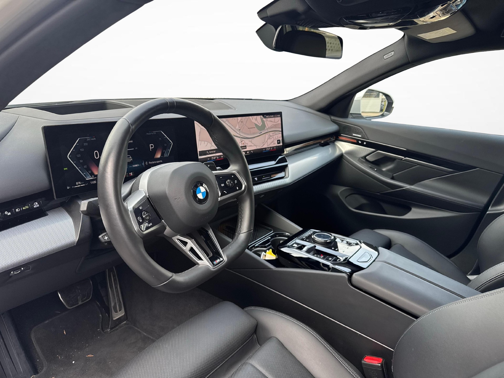 BMW 520d xDrive Touring-image-13