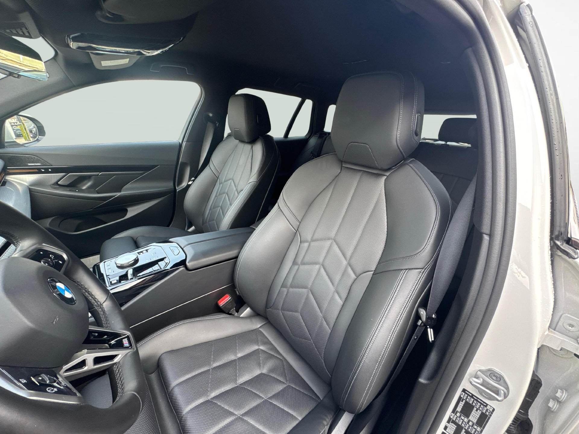 BMW 520d xDrive Touring-image-12