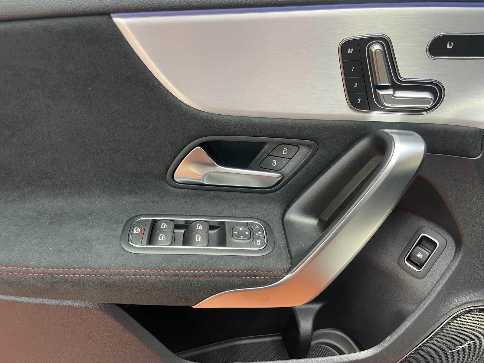 MERCEDES-BENZ A 250 e EQ Star AMG Line-image-6