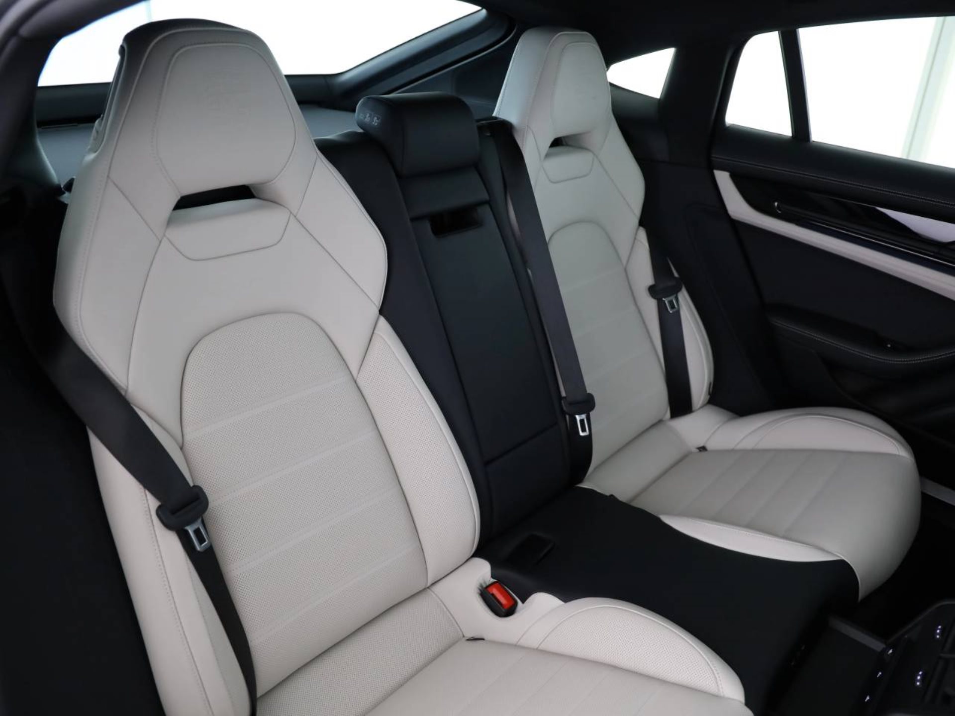 PORSCHE Panamera 4 E-Hybrid-image-14