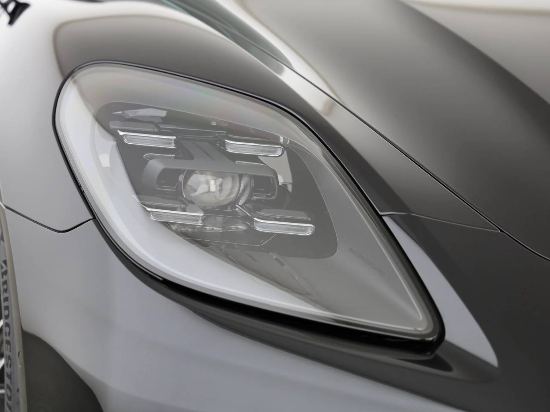 PORSCHE Panamera 4 E-Hybrid-image-8