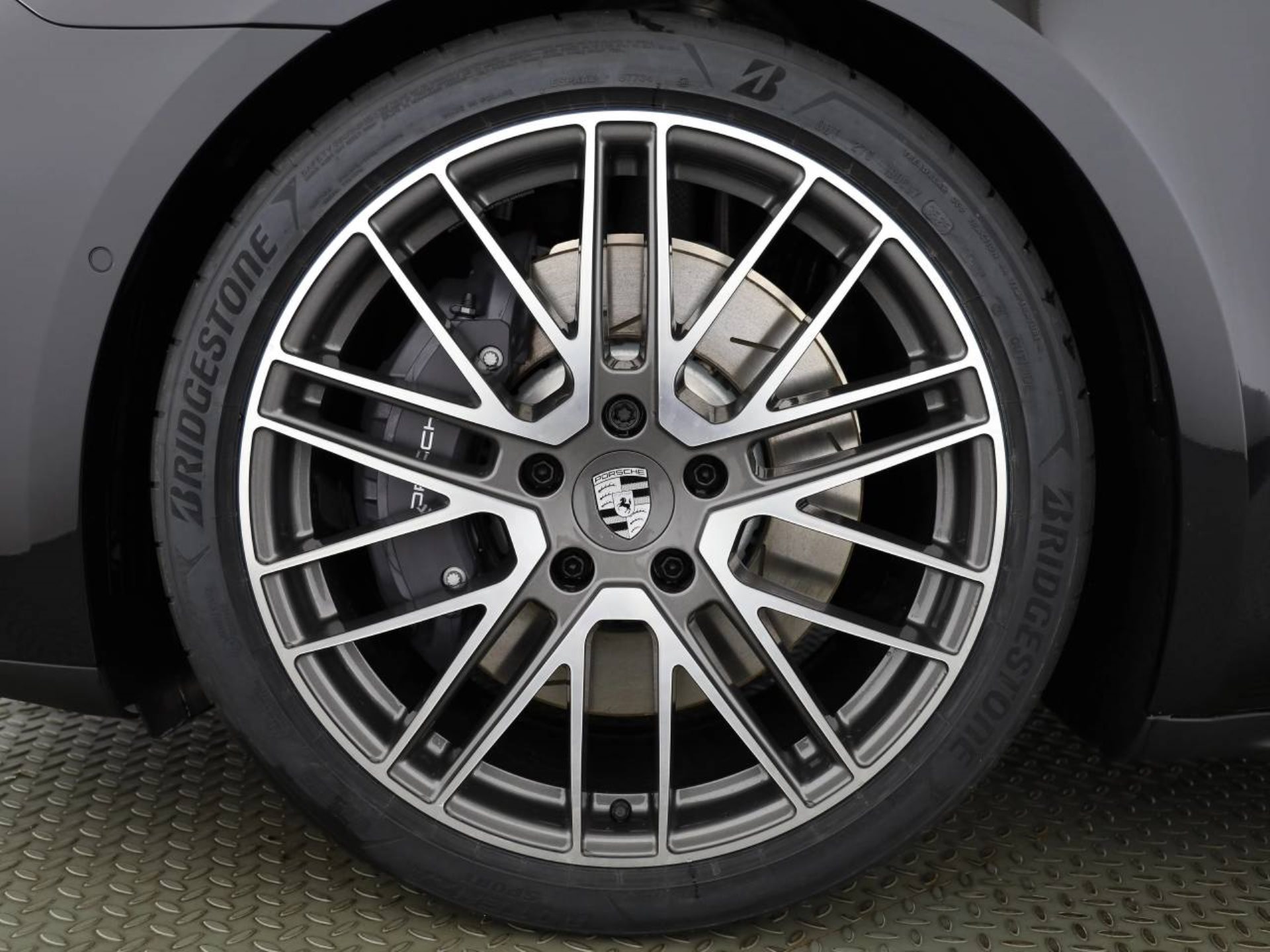 PORSCHE Panamera 4 E-Hybrid-image-5