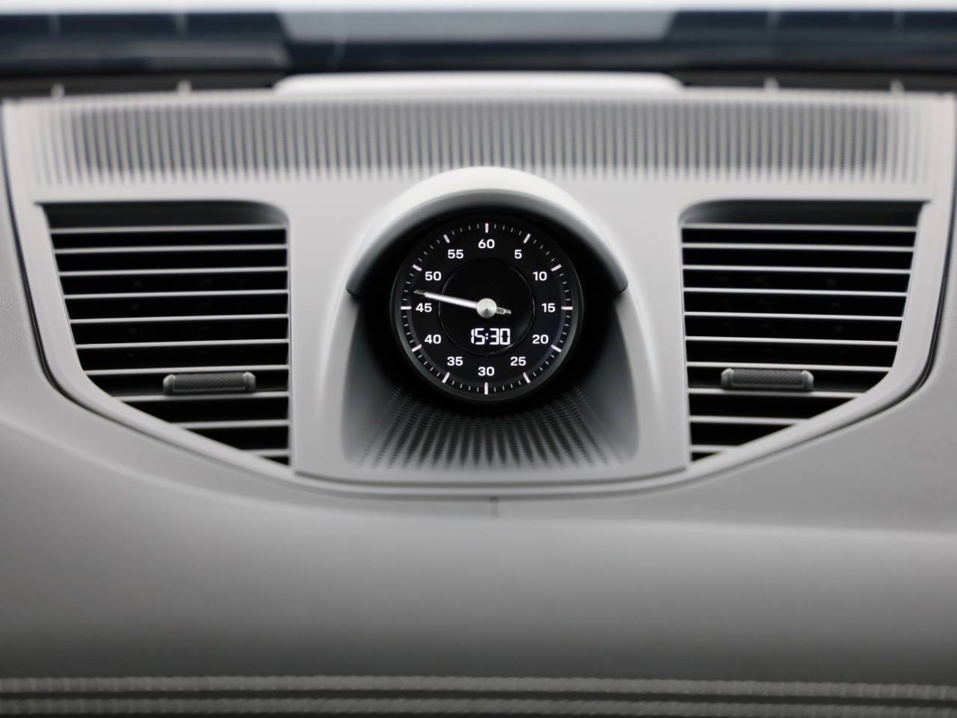 PORSCHE Panamera 4 E-Hybrid-image-12