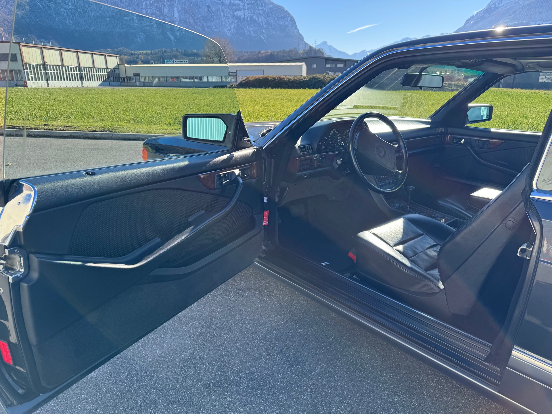 MERCEDES-BENZ 560 SEC Automatic-image-2
