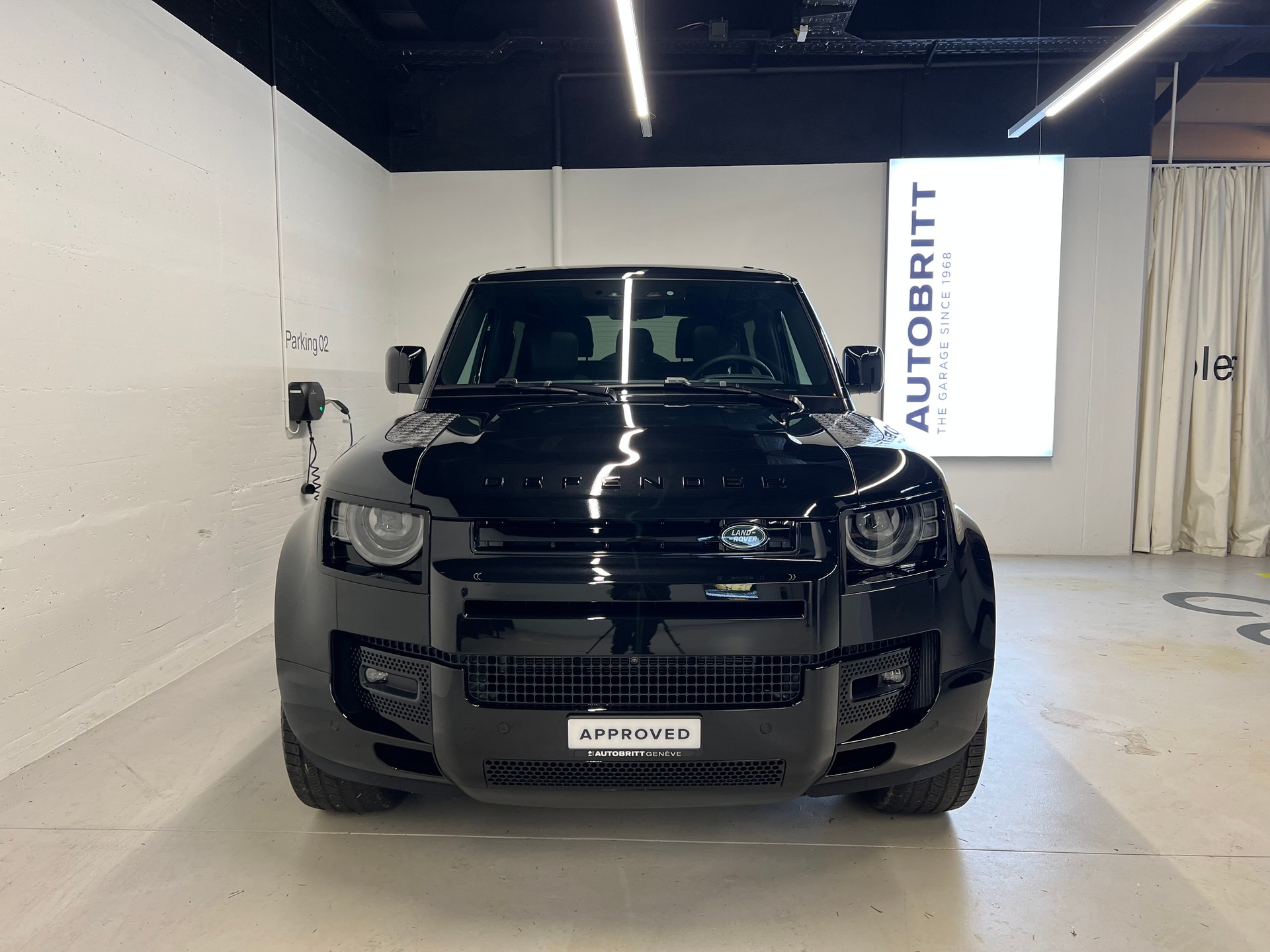 LAND ROVER Defender 90 3.0 D I6 300 X-Dynamic HSE-image-8