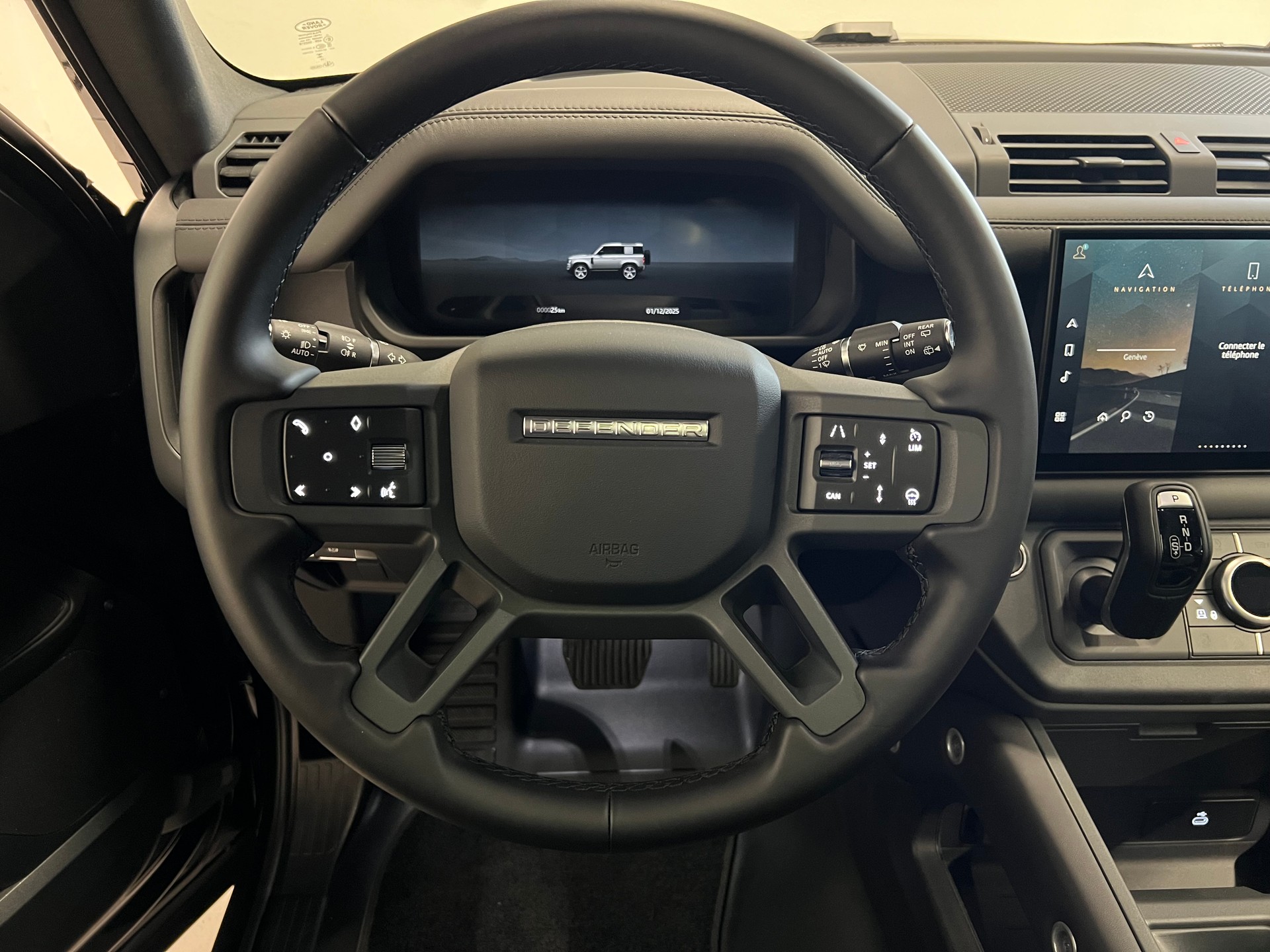 LAND ROVER Defender 90 3.0 D I6 300 X-Dynamic HSE-image-3