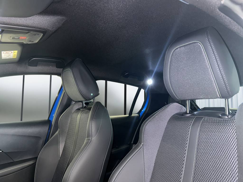 PEUGEOT 208 1.2 MHEV 110 GT-image-9