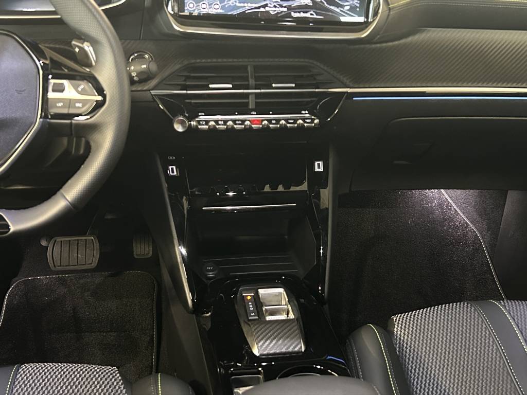 PEUGEOT 208 1.2 MHEV 110 GT-image-6