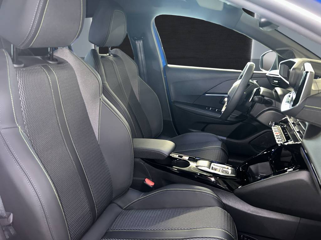 PEUGEOT 208 1.2 MHEV 110 GT-image-10
