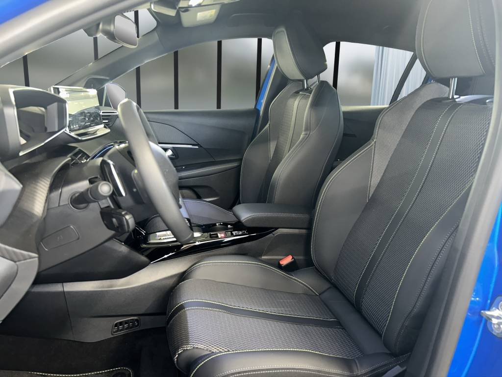 PEUGEOT 208 1.2 MHEV 110 GT-image-7