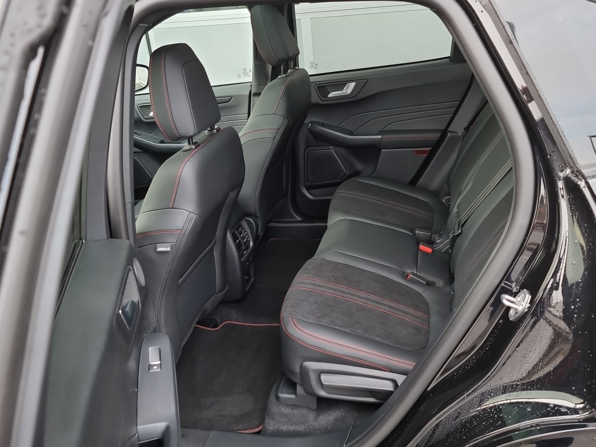 FORD Kuga 2.5 Hybrid ST-Line X 4x4-image-14