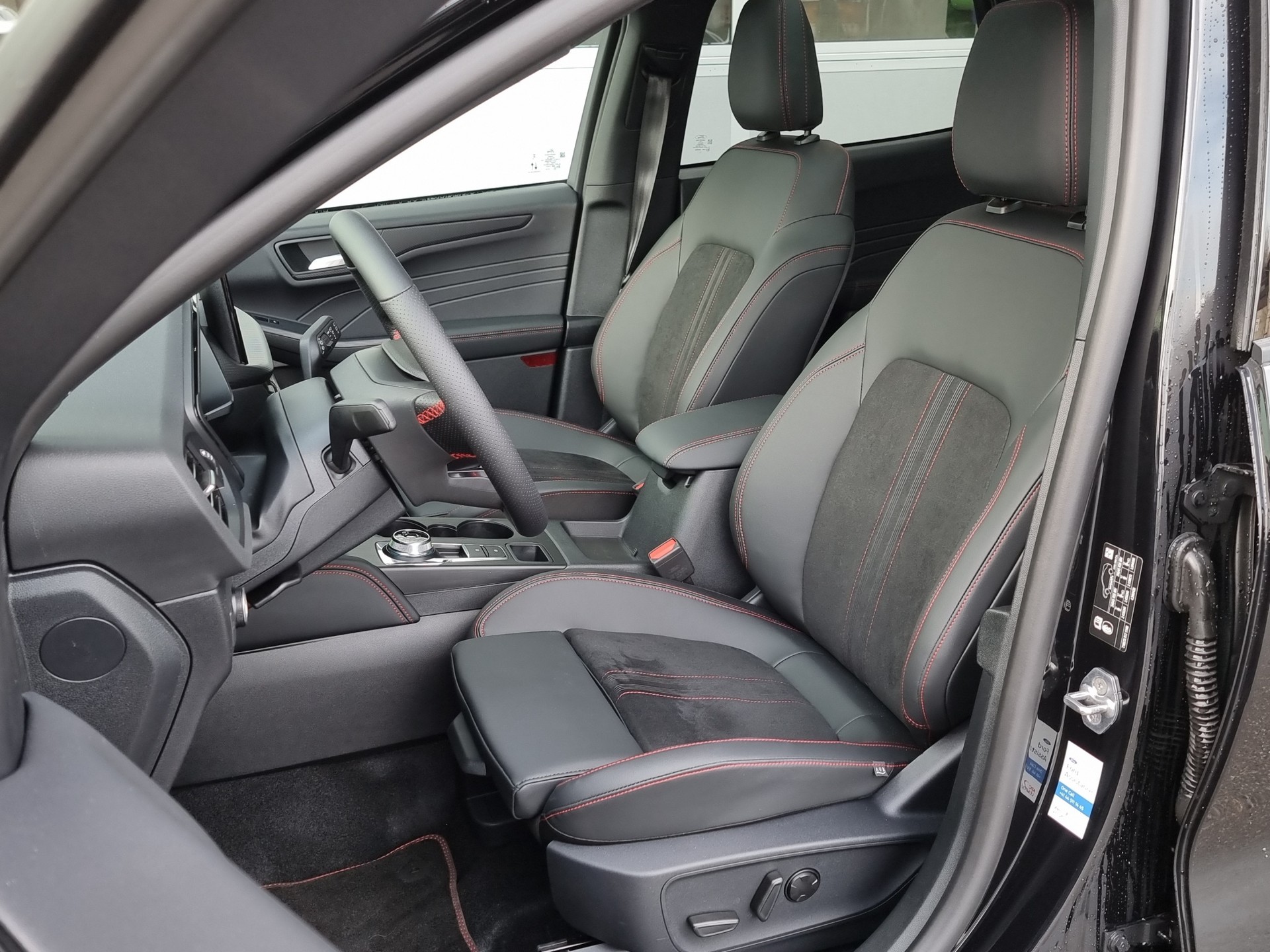 FORD Kuga 2.5 Hybrid ST-Line X 4x4-image-12