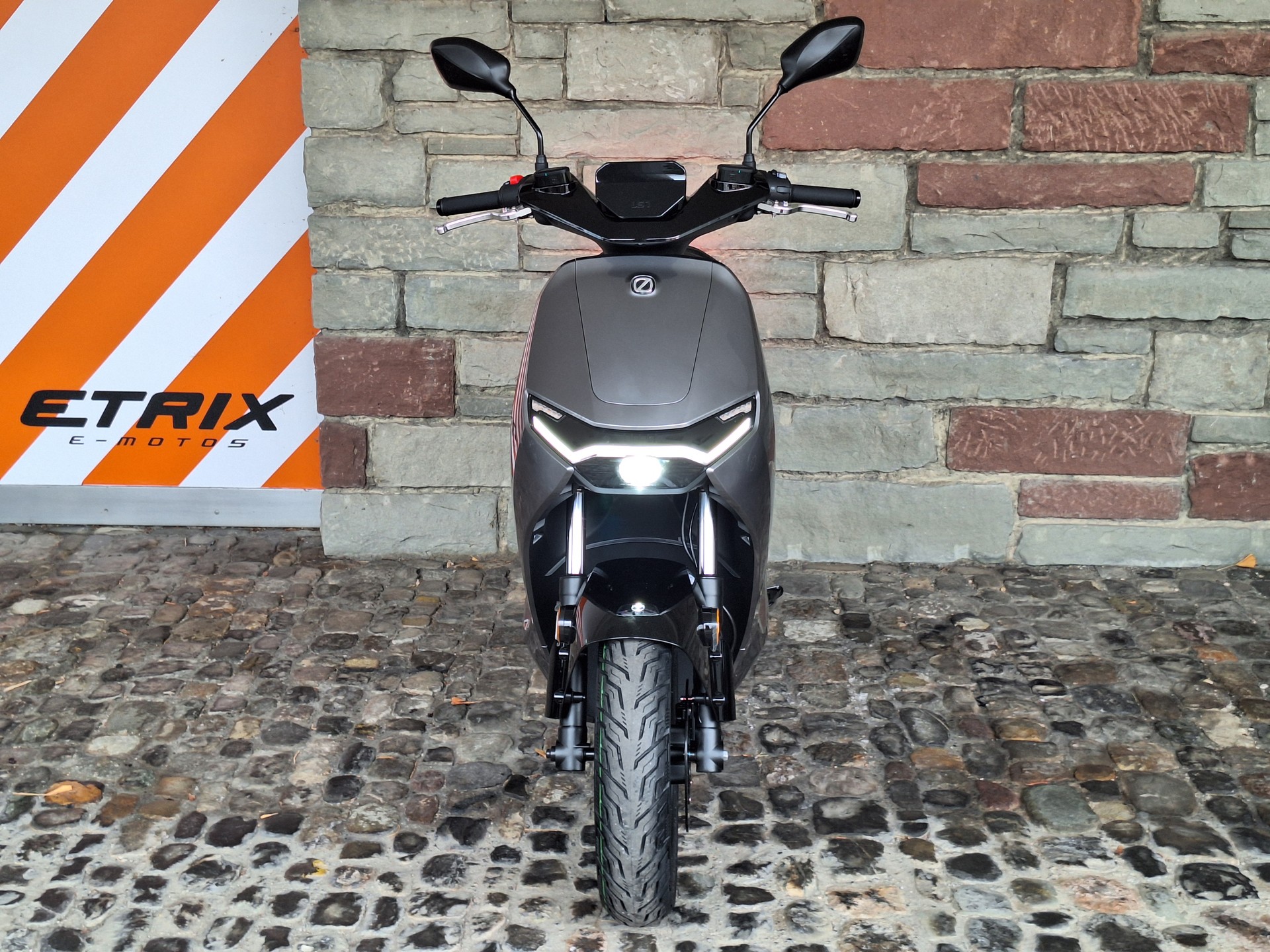 ZERO LS1-showroom-element-2
