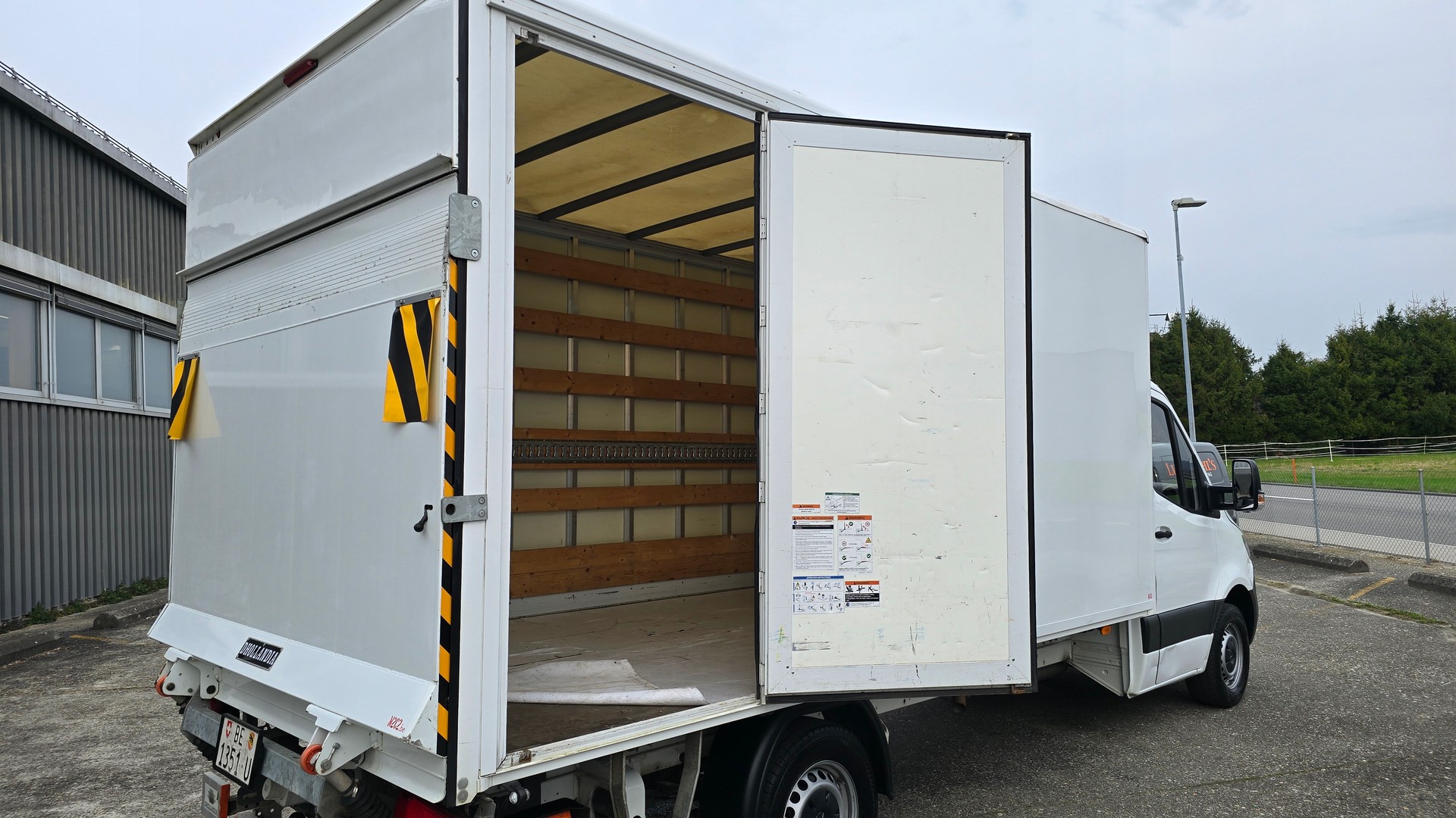 MERCEDES-BENZ Sprinter 314 CDI Lang Kasten mit Hebebühne inkl. Anhänger mit Durchladesystem-image-8