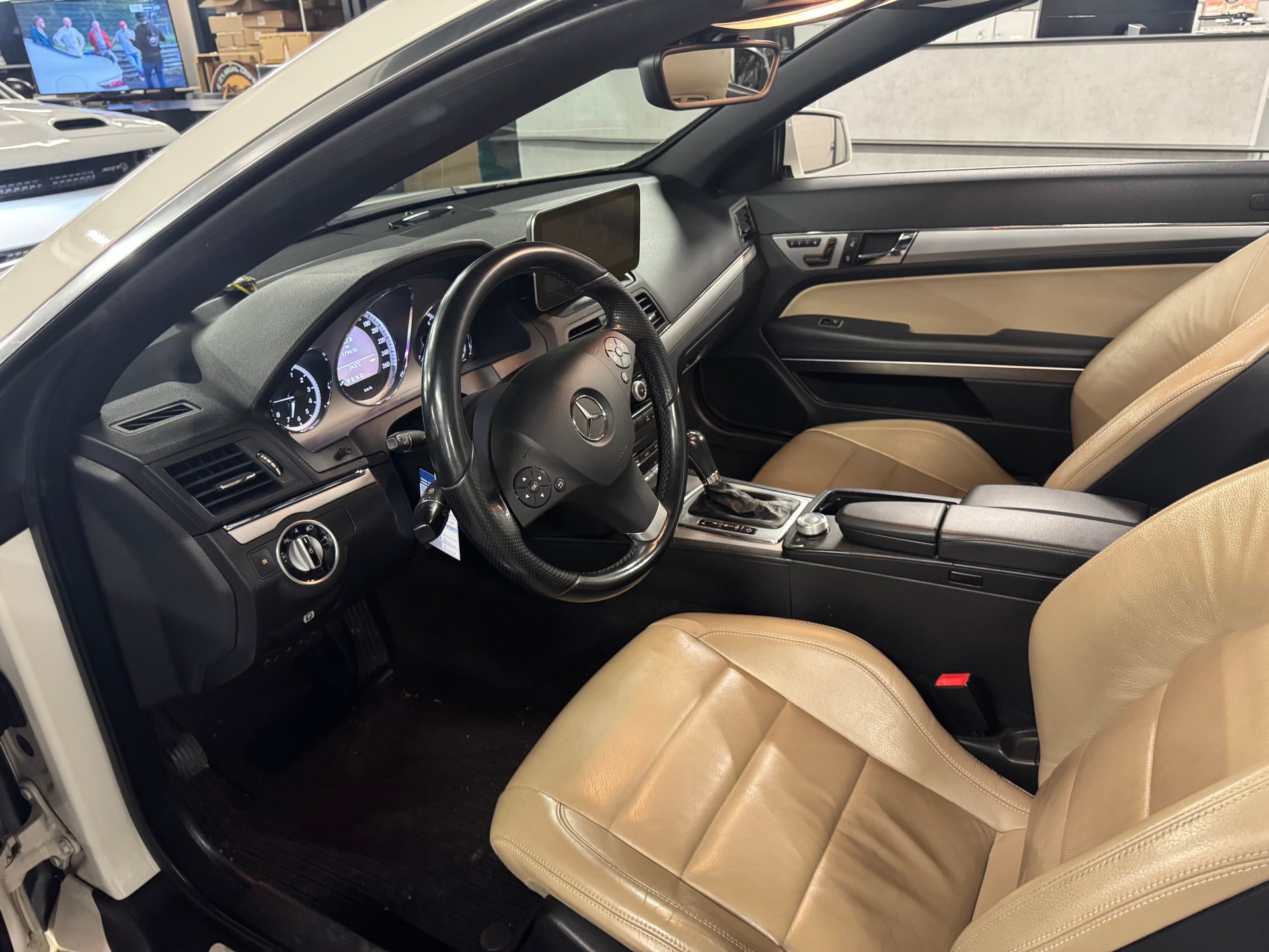 MERCEDES-BENZ E 350 CDI BlueEfficiency Avantgarde 7G-Tronic-image-13