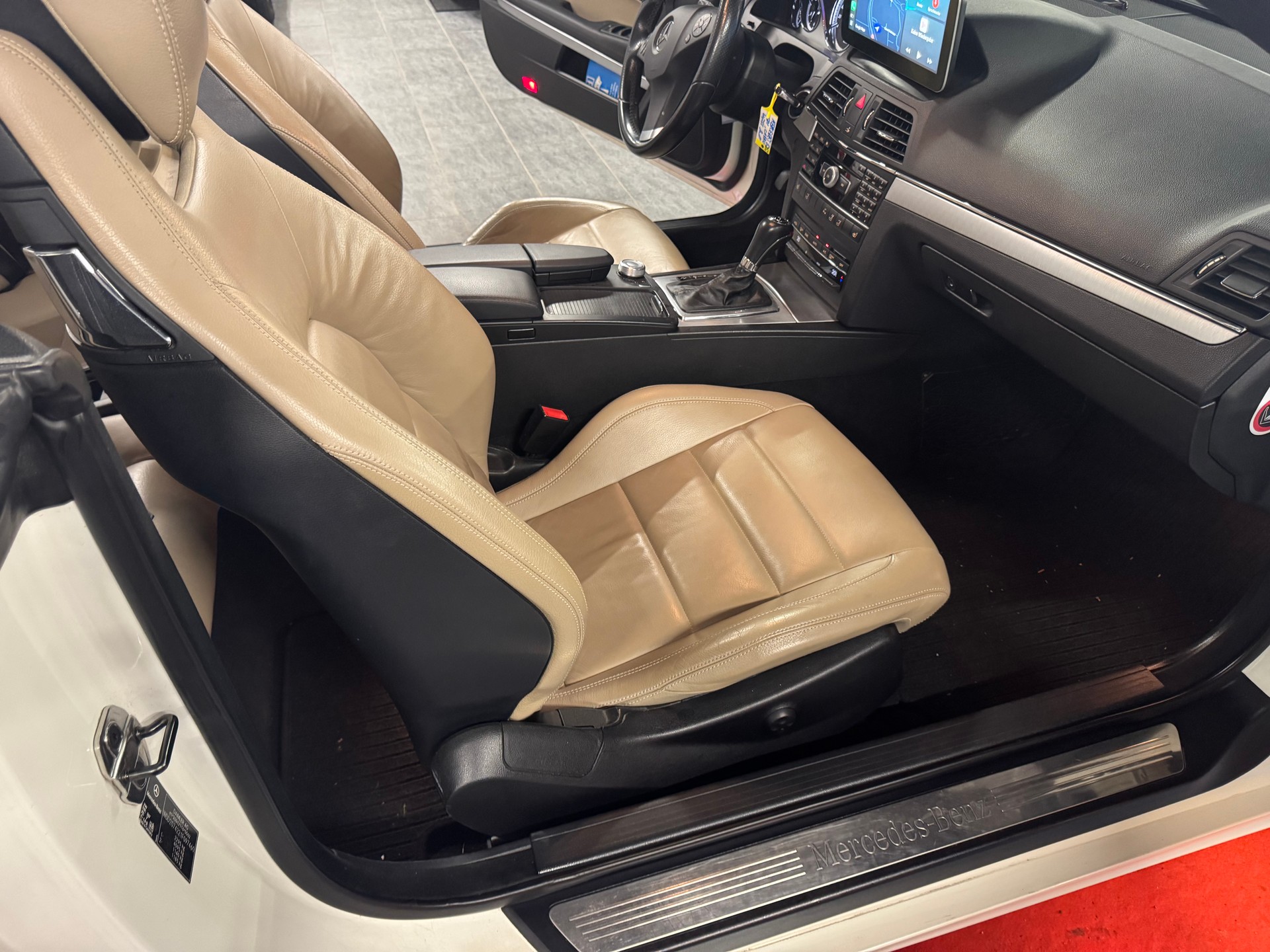 MERCEDES-BENZ E 350 CDI BlueEfficiency Avantgarde 7G-Tronic-image-19