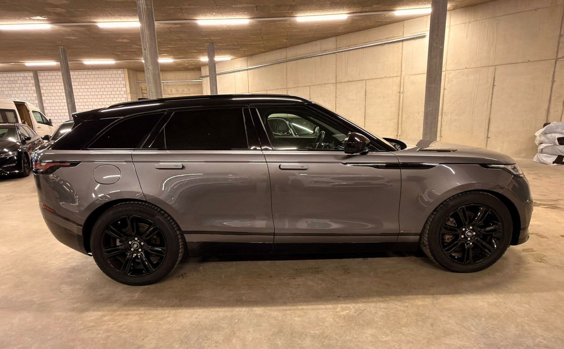 LAND ROVER Range Rover Velar R-Dynamic D 275 Automatic-image-2