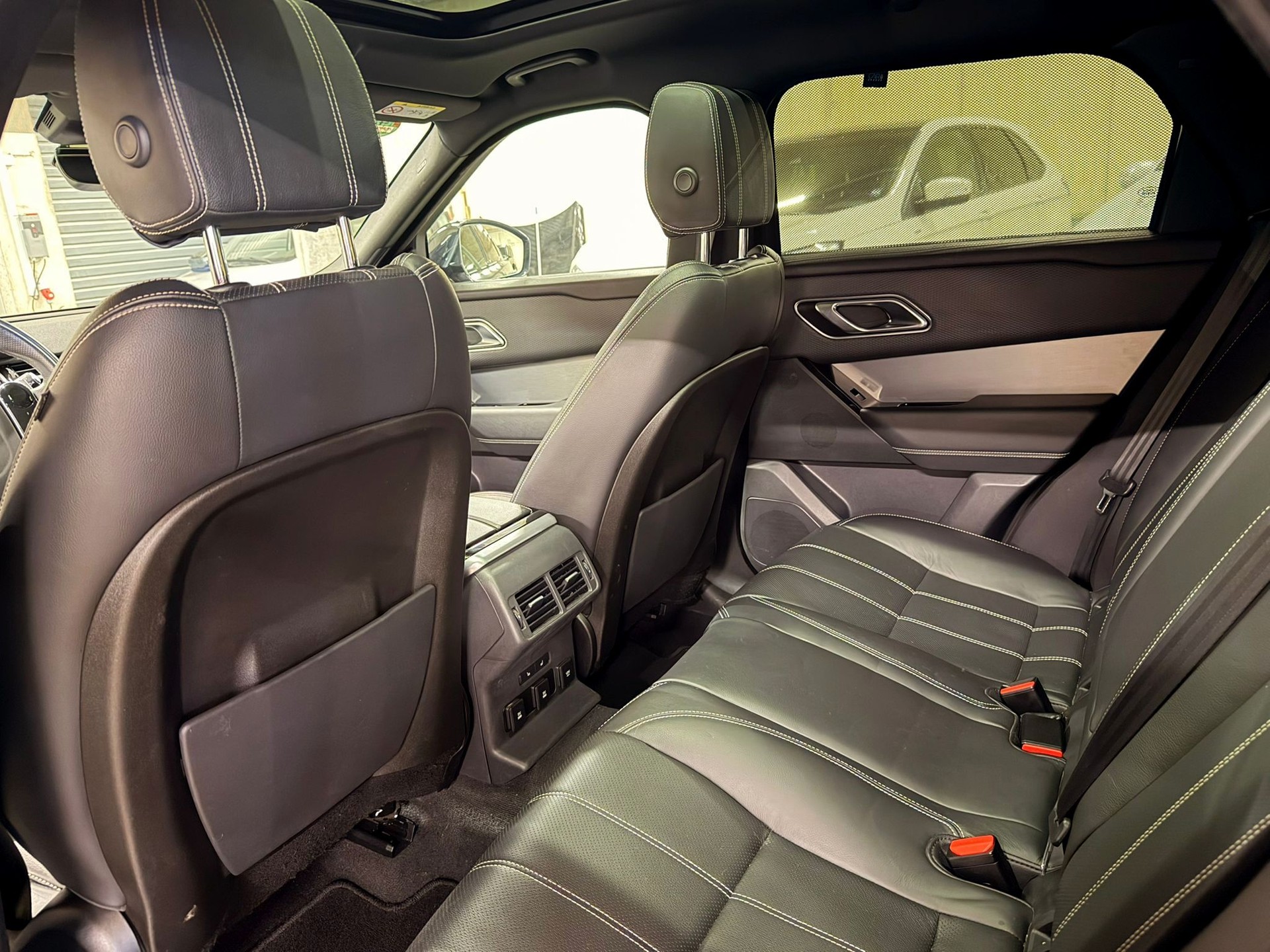 LAND ROVER Range Rover Velar R-Dynamic D 275 Automatic-image-14