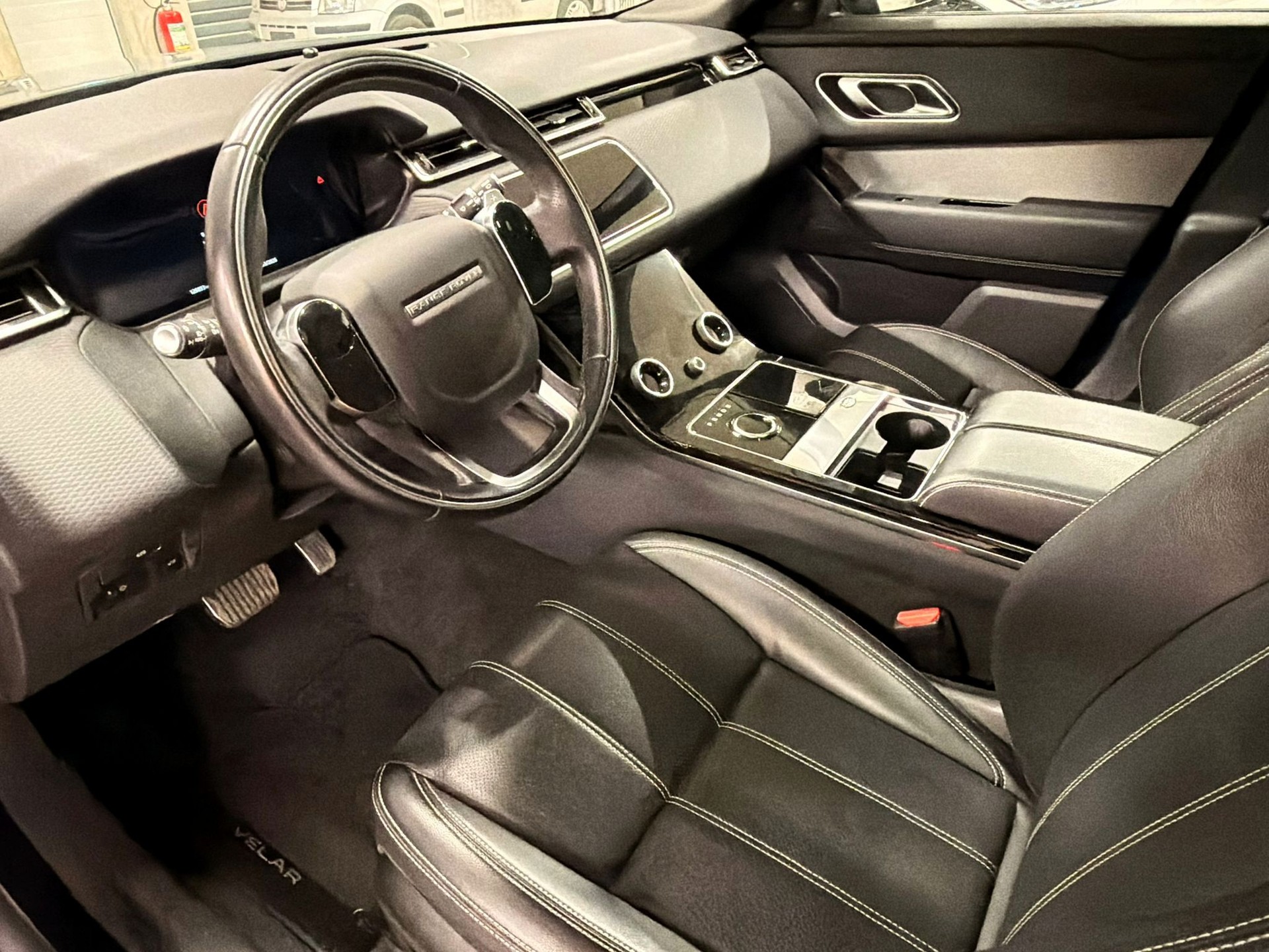 LAND ROVER Range Rover Velar R-Dynamic D 275 Automatic-image-9