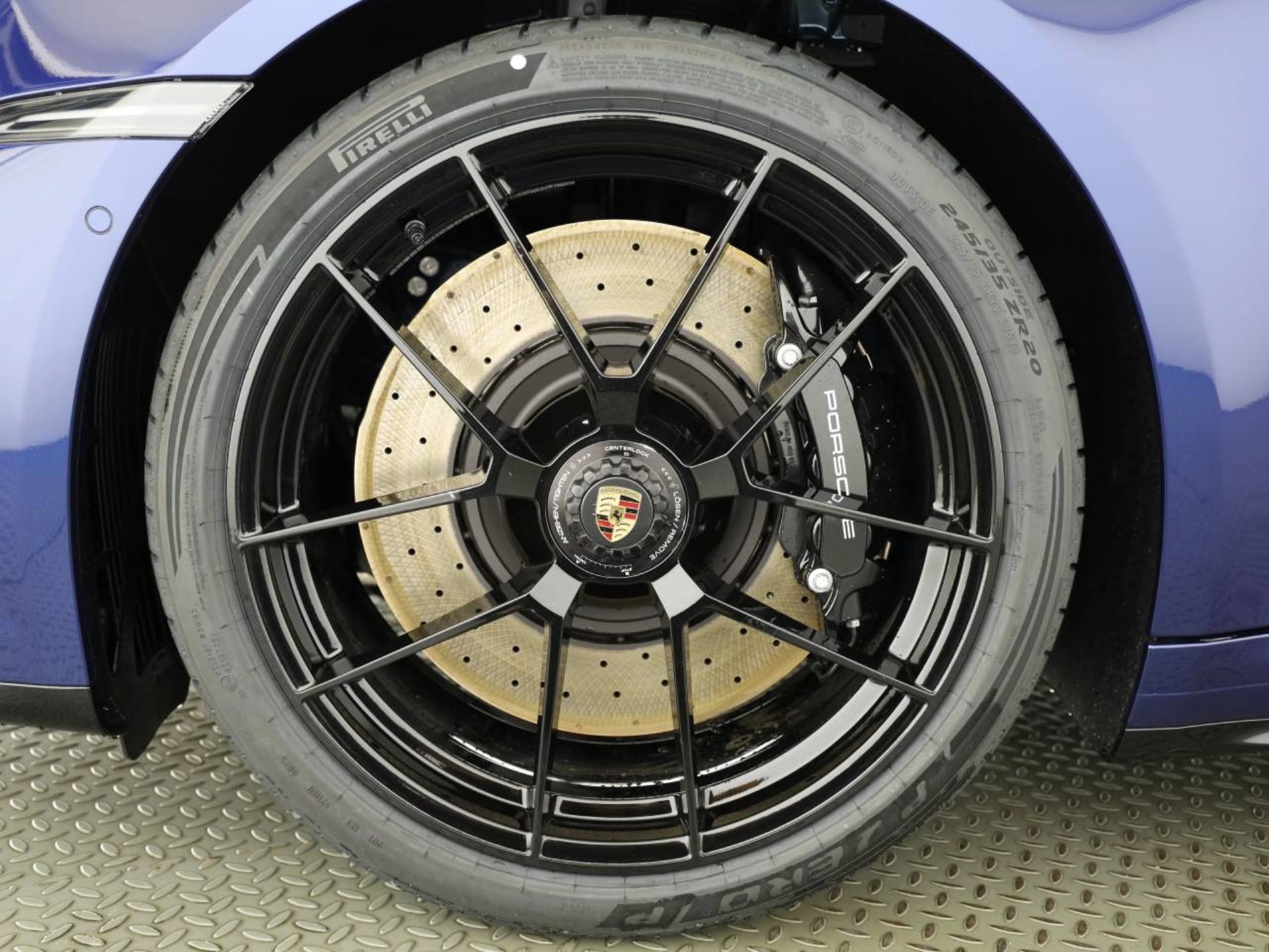 PORSCHE 911 Carrera GTS Cabriolet-image-6