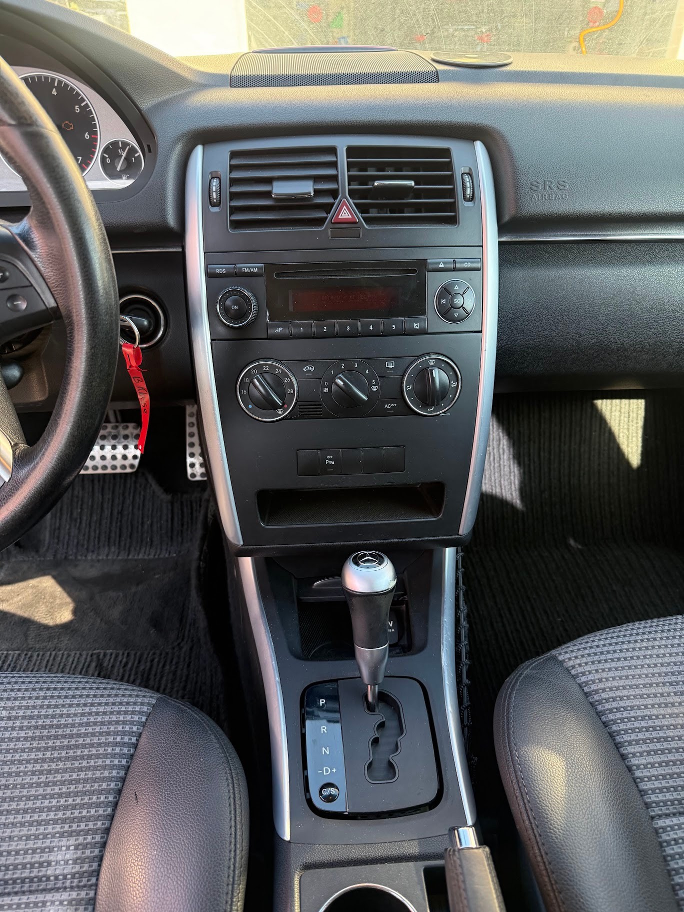 MERCEDES-BENZ B 200 T-image-9