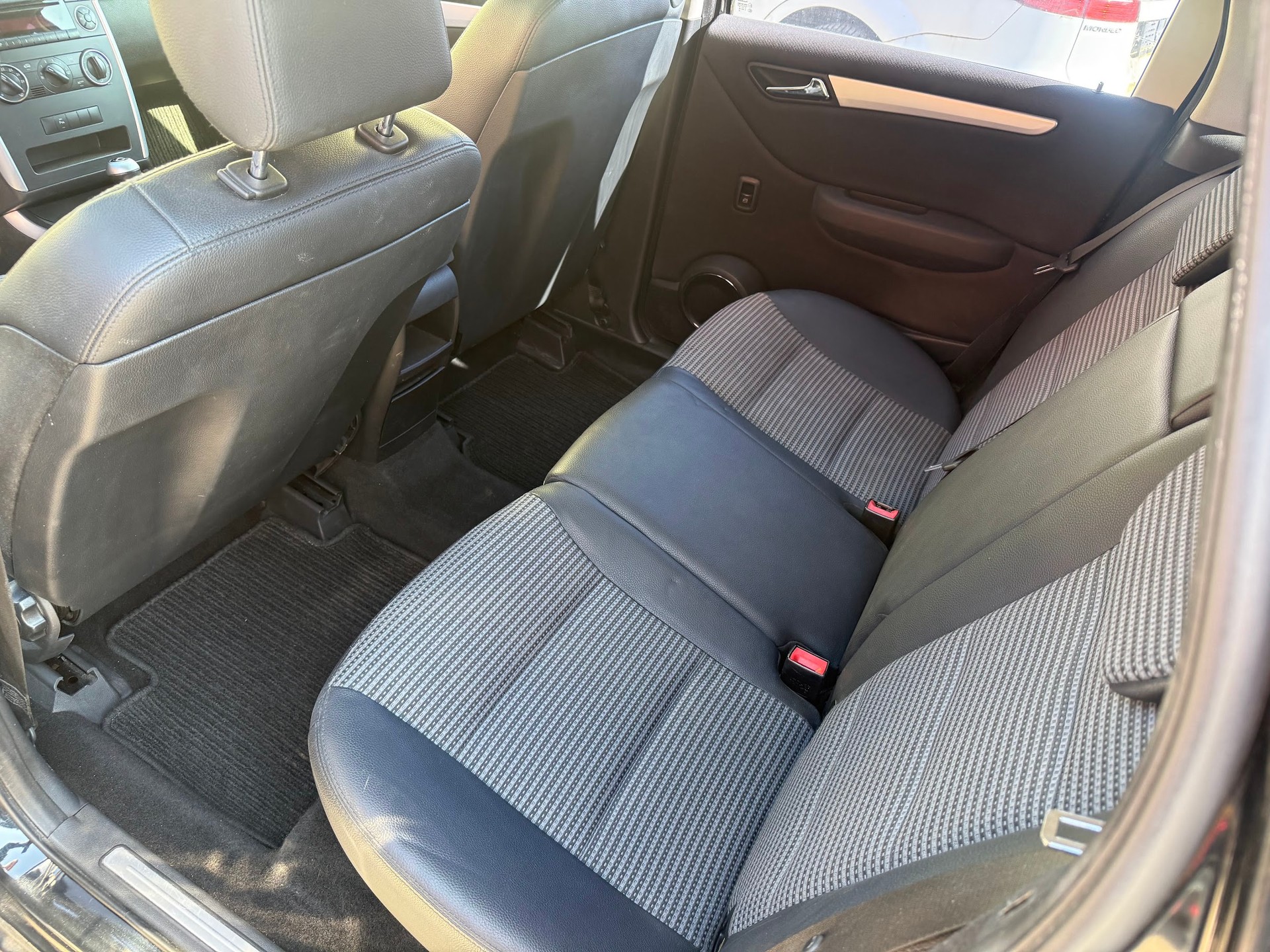MERCEDES-BENZ B 200 T-image-7