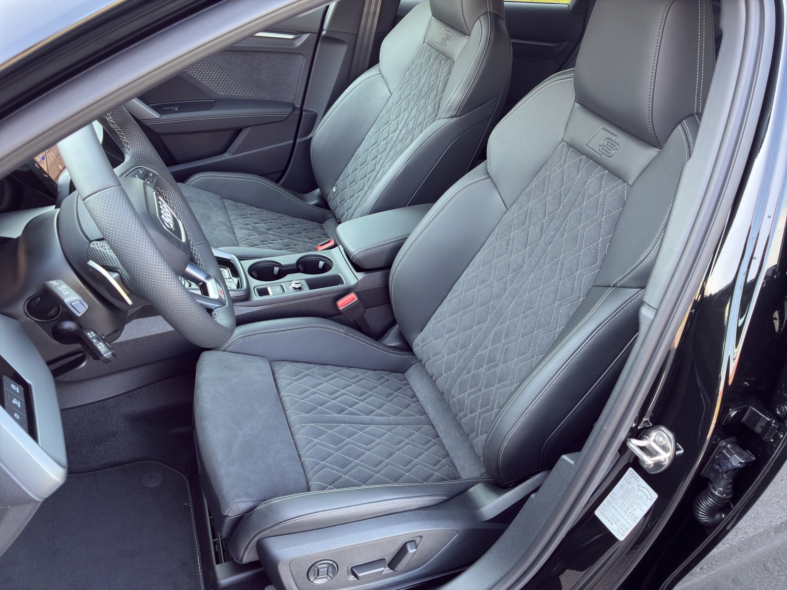 AUDI A3 Sportback TFSI 110 kW S line S tronic-image-11