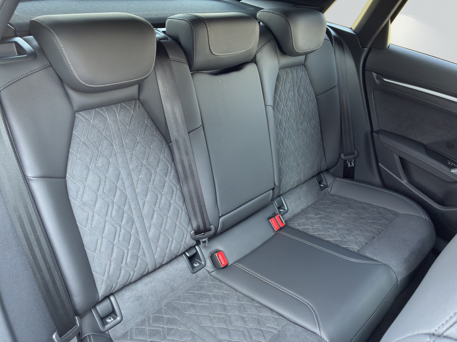 AUDI A3 Sportback TFSI 110 kW S line S tronic-image-8