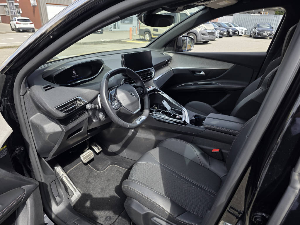 PEUGEOT 5008 1.2 PureTech GT-image-4